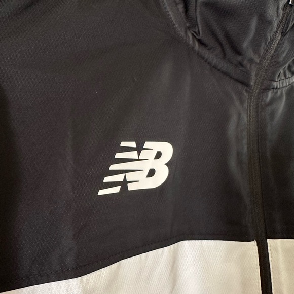New Balance windbreaker women’s jacket - Picture 4 of 8